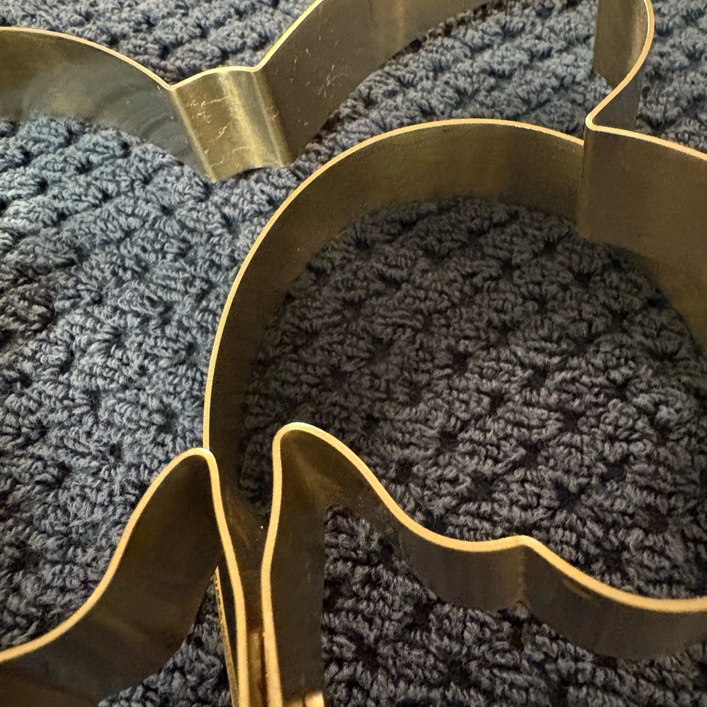 3 Older Metal Pancake/Cookie Treat Cutters - Mitten, Heart & Butterfly - Picture 4 of 16